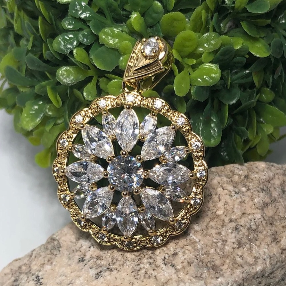 Beautiful Zircon Pendant